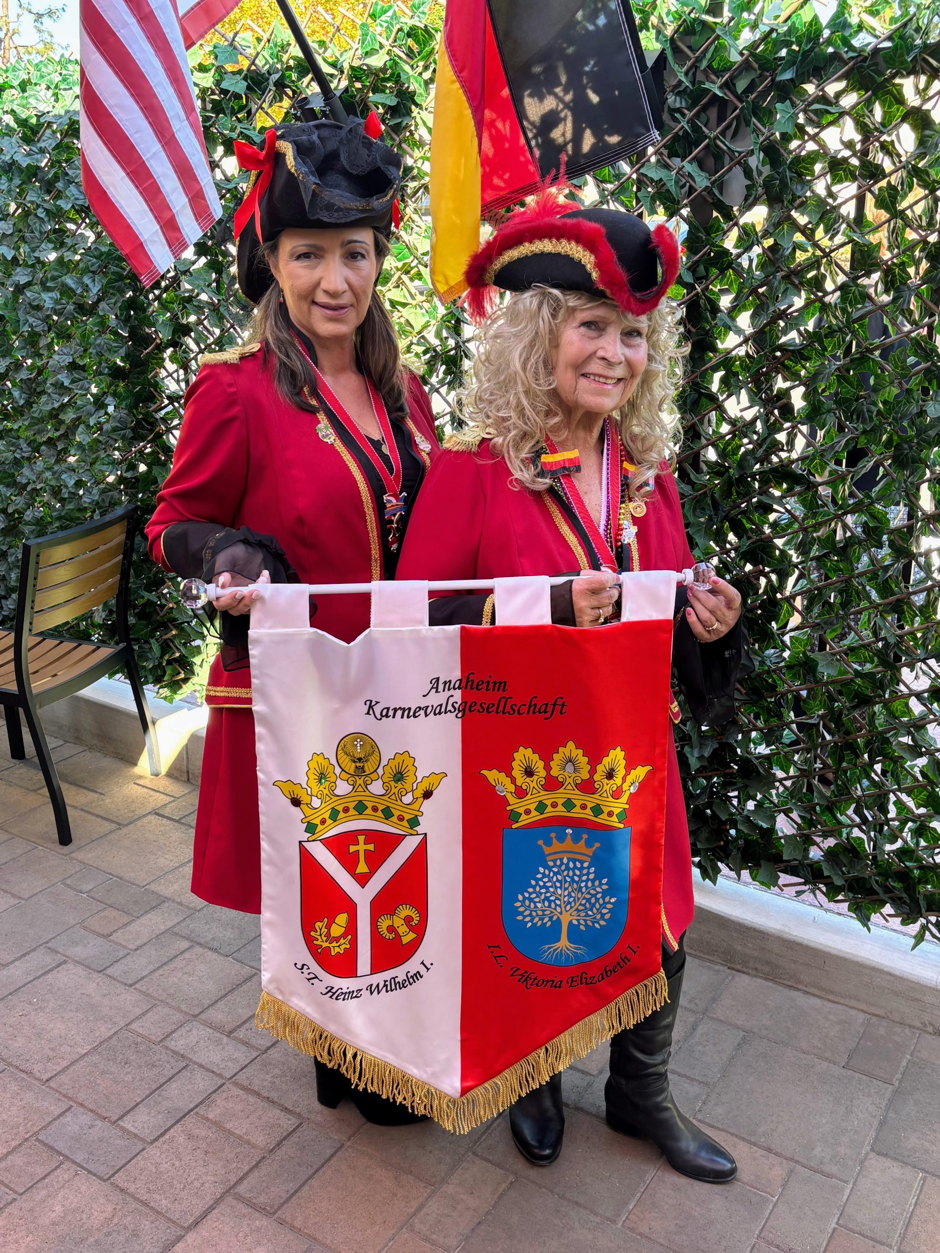 Bannerträger Valerie Gutierrez & Gerda Wisser